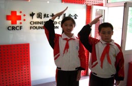 向灾区人民致敬